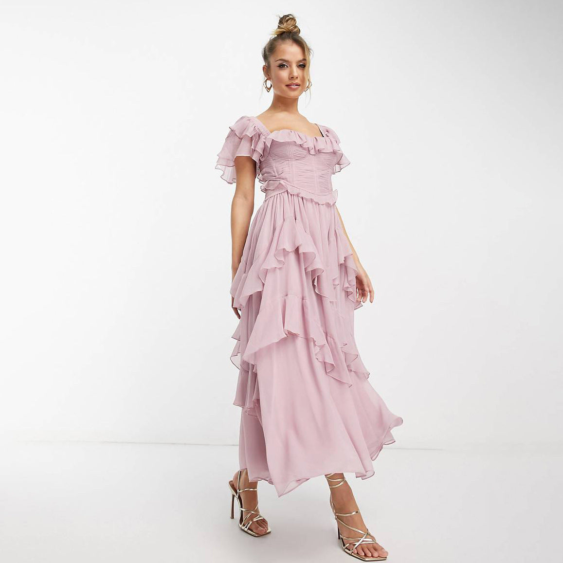 Robe d’Été à Volants Dos Nu et Encolure Carrée – Style Fête et Vacances