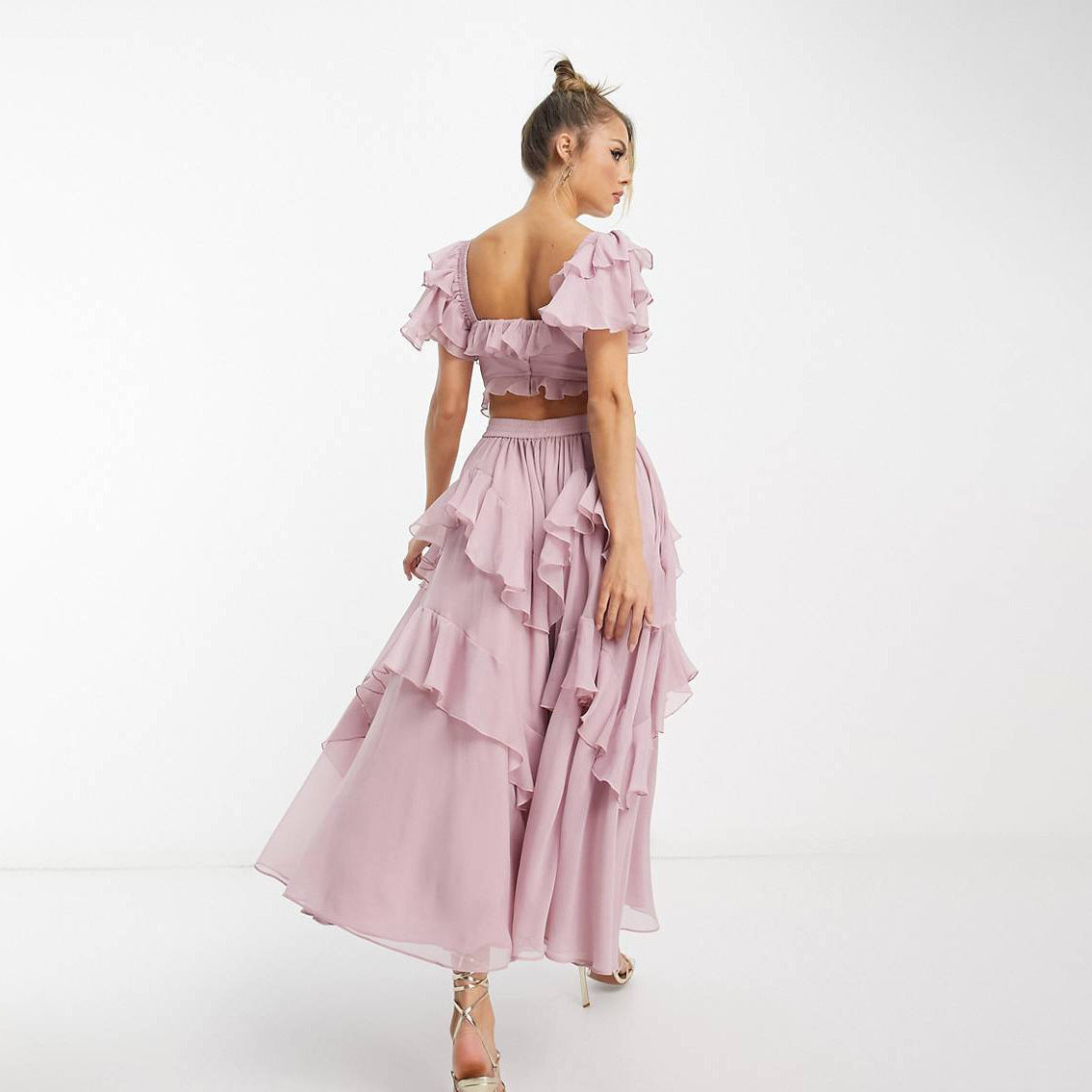 Robe d’Été à Volants Dos Nu et Encolure Carrée – Style Fête et Vacances